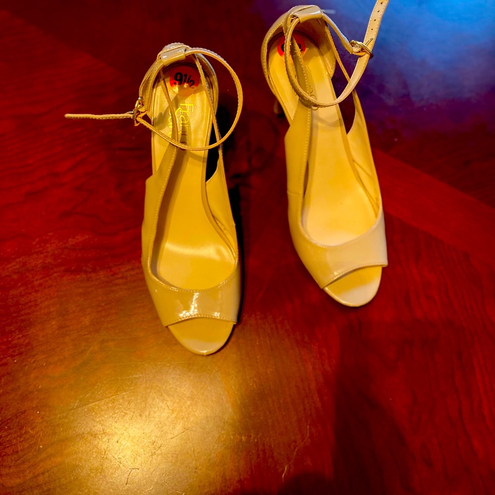 Peep toe heels